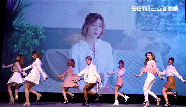 「蜜蜂少女隊」劉雨昕、張希雅、許和琪、關凱元、孔雪兒、羅姝涵、張悠然七位成員組成，暗黑神秘、性感魅惑，首張專輯GPS重新定位華人女子團體。（記者邱榮吉/攝影）