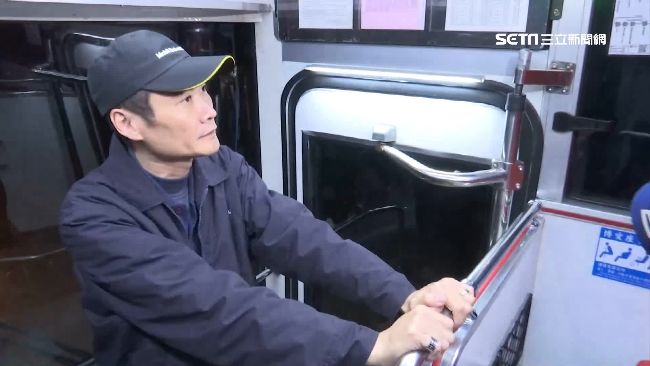後門自開？維修員：該區禁止站立