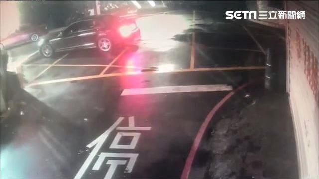 男替友出氣當街開槍　賓士車留3彈孔