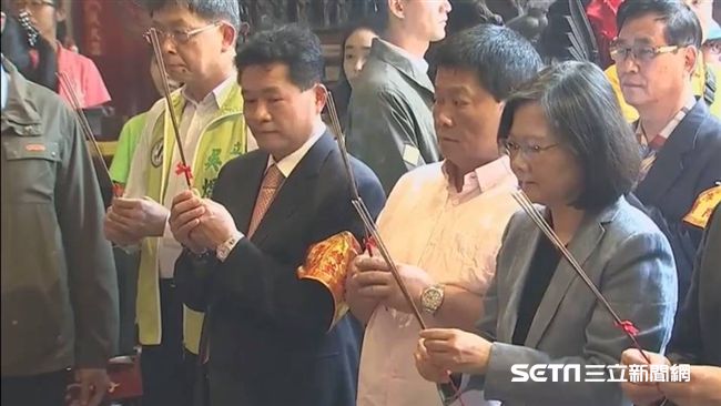 「政府從未滅香」徐國勇秀總統持香照