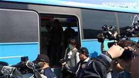 檢察官現場勘驗出事基隆客運。發現油壓頂桿有明顯的螺絲鬆脫。