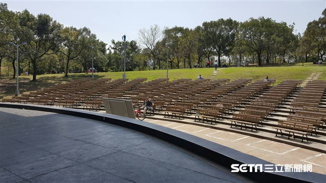 在公園苦守3天…五月天歌迷不排了