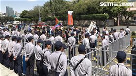 挺同人士，司法院前廣場。潘千詩攝影