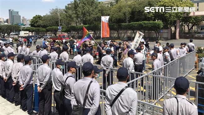 同婚意見分歧！挺同反同淹沒司法廣場