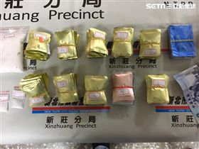 以為被黑吃黑，持刀助陣發現是警察，嚇得刀都掉了。