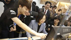 蔡英文，電競，閃電狼，英雄聯盟（圖／中央社）