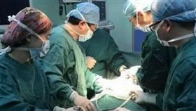 尿袋,手術,開到,尿道結石,醫師,大陸,成都,醫院,病人,患者,外科　圖／翻攝自淮河網　https://goo.gl/ZQw9Vl