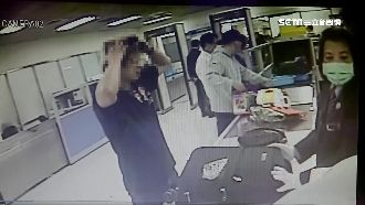 男持毒闖安檢露餡　激動舉動超戲劇化