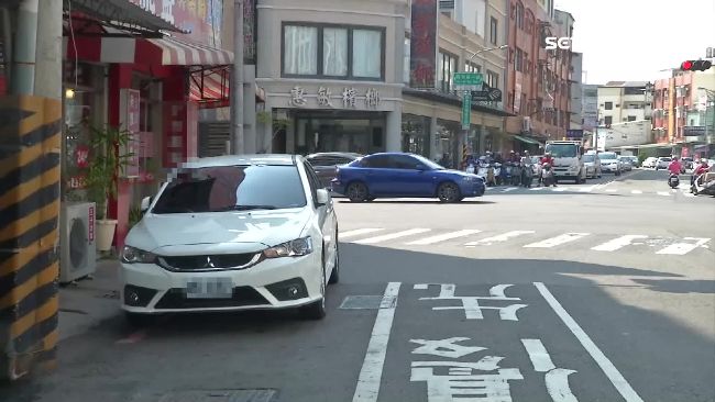 老闆身份特殊？火鍋店外違停不會拖