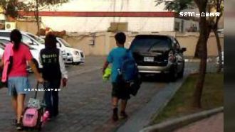 校園內開車接送　議員挨批「有特權」