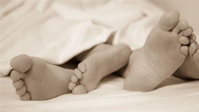 他與女友在家辦事！媽媽「這樣」阻止