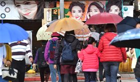 下雨,降雨,天氣,氣象,寒流,冬天,濕冷
圖／中央社
