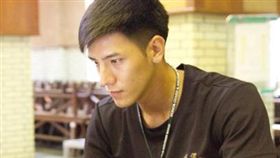 孟霆,國防部,儀隊,排長,軍人,最好的選擇 
圖／翻攝自孟霆臉書
https://www.facebook.com/profile.php?id=100010186293397