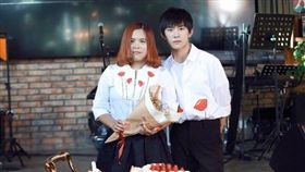 不捨易烊千璽太努力　易媽媽心疼：沒有幾個人經歷過這些
圖／翻攝自微博