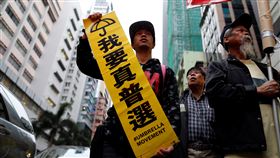 香港特首選舉，真普選布條再現（圖／路透社／達志影像）