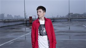 心情好忐忑！小宇睽違五年出輯　七首新歌媒體搶聽獲好評 圖/華納提供