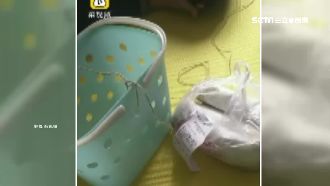 懶極致！女大生塑膠袋「吊」便當上來