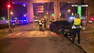 下匝道飆速連撞2車　4人棄車逃逸