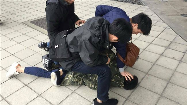 糗！竊百萬手機　笨賊搶快跳樓摔斷腿