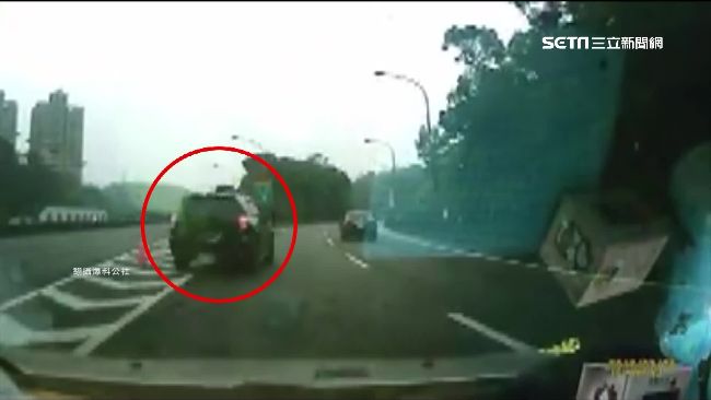 忘下交流道　休旅車斜切3車道有夠狂