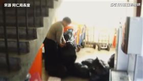 默默打掃的工友