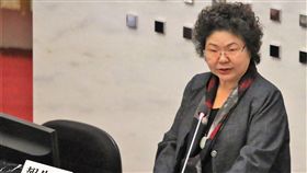 高雄市長陳菊（圖）27日說，她市長任內來到第11年，高雄經驗10年有成，她任期還有1年9個月，會珍惜在高雄市長職務上的每一天，加速翻轉高雄。／中央社