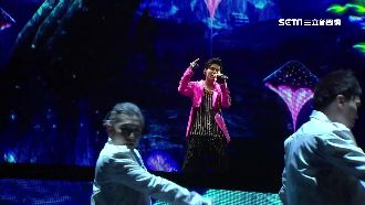 記性差！周杰倫「超大提詞機」防忘詞