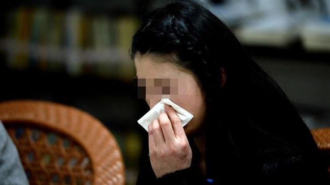 把老婆銬在電腦前　跟男網友聊天騙錢