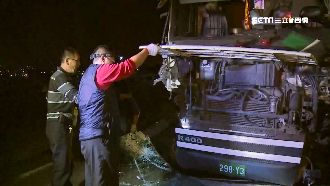 廂型車救援爆胎重機　慘遭追撞釀3傷