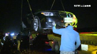 BMW國道突火燒車　4人急跳車逃生