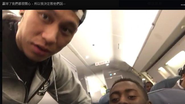 影／贏球太興奮　林書豪教隊友講中文