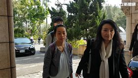 小燈泡母親王婉瑜、王昊姑姑王薇君。翻攝