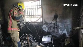 行動電源充電突爆炸　透天厝屋內半毀