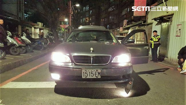 男躲路檢站加速逃　警尾隨攔阻遇頑抗