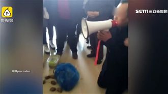 營養午餐長芽、發臭　校長下跪道歉