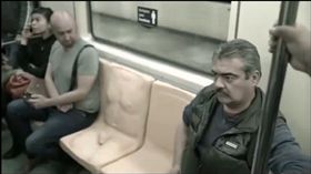 墨西哥，地鐵，座位（圖／翻攝自YouTube）