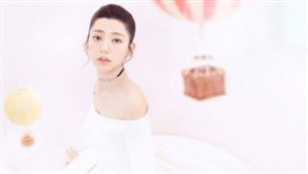 郭雪芙拍婚紗（圖／翻攝自時尚COSMO微博