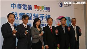 中華電信提供 FunPark Watch 兒童智慧手錶　神腦國際通路事業部策略長邱致忠、宏華國際股份有限公司董事長鄭閔卿、智趣王數位科技股份有限公司總經理單淑娟、中華電信行動通信分公司總經理涂元光、中華電信北區分公司副總經理張義豐、中華電信南區分公司行銷處處長冒永建