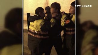 火爆盤查警民互槓　男控警掐脖過肩摔