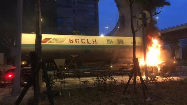 高雄液化槽車輪胎爆炸　消防搶救降溫