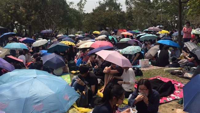 工作人員撤封鎖線　五迷一度暴動！