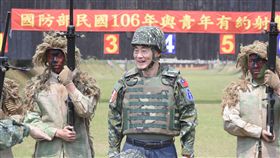 國防部紀念2017年青年節---與青年有約射擊觀摩活動,國防部長馮世寬 圖／記者林敬旻攝