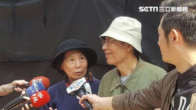 8旬老夫妻爭睹五月天　搶坐稀有座席