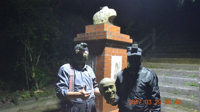 蔣介石遭菜刀落地　蒙面男揚言再斬首