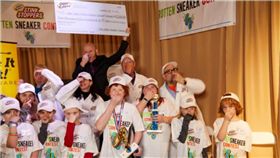 臭鞋比賽,臭鞋,紐約,時代廣場,Connor Slocombe　圖／翻攝自臉書