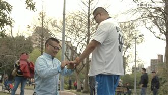 同志情侶公開求婚　台灣民眾的反應？