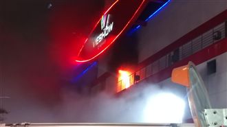 信義威秀漢堡王起火　急疏散千人