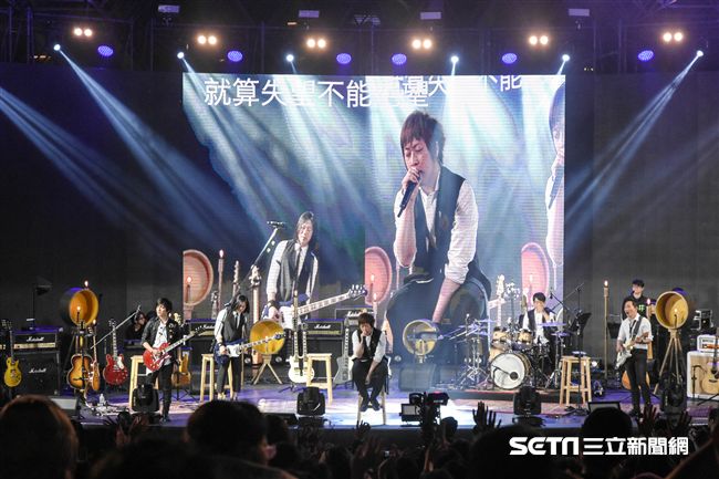 五月天成軍20周年《7號公園第一天》演唱會　圖／記者林敬旻攝