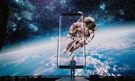 三星 Galaxy S8 翻攝三星官方FB Bixby