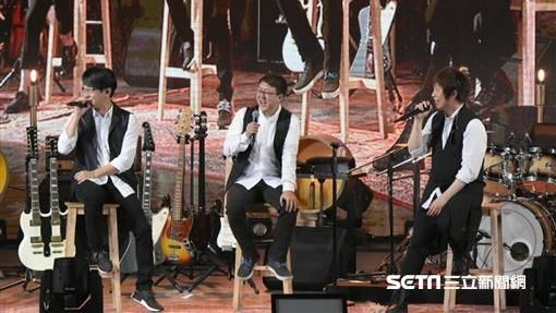 五月天「前鼓手」現身　逼冠佑吐收入